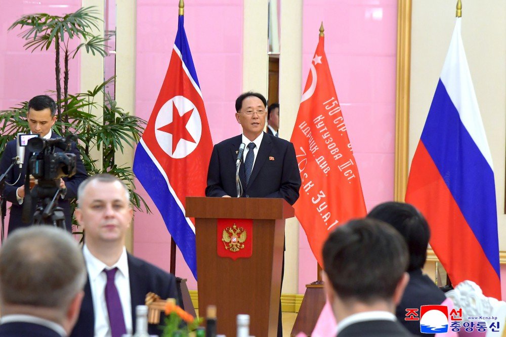 🇰🇵 Corea del Norte celebra un banquete por el 80 aniversario de la victoria soviética sobre el fascismo en la Gran Guerra Patria.