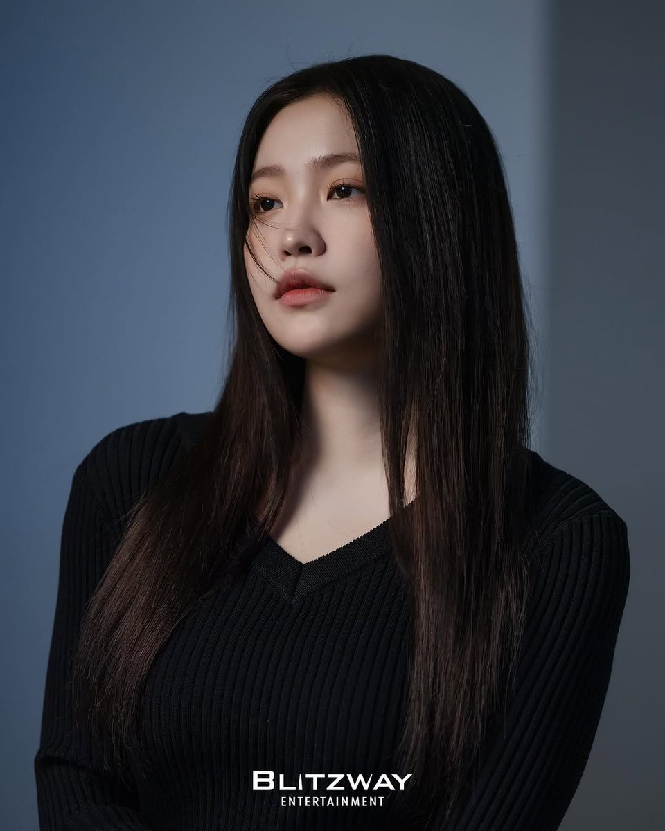 yerisexc's tweet photo. KIM YERIM!!! https://t.co/gAvYKEXeOP