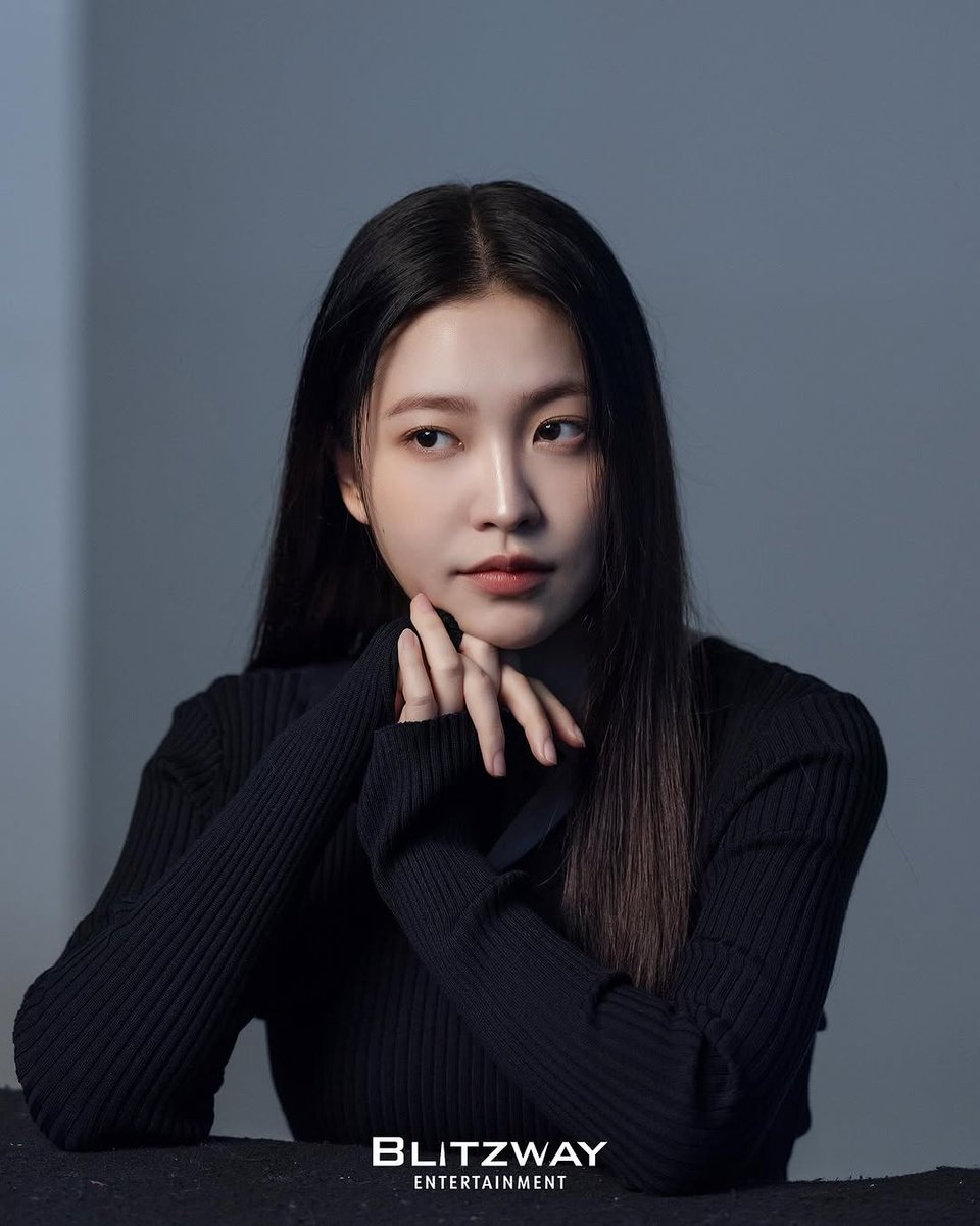yerisexc's tweet photo. KIM YERIM!!! https://t.co/gAvYKEXeOP