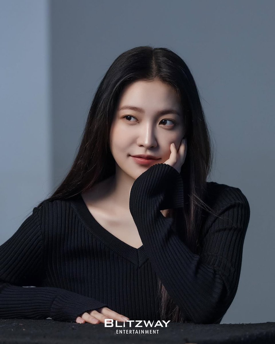 yerisexc's tweet photo. KIM YERIM!!! https://t.co/gAvYKEXeOP