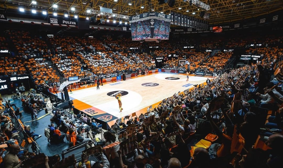 MÁS DE 6.000 PERSONAS 

DEPORTE FEMENINO 🧡