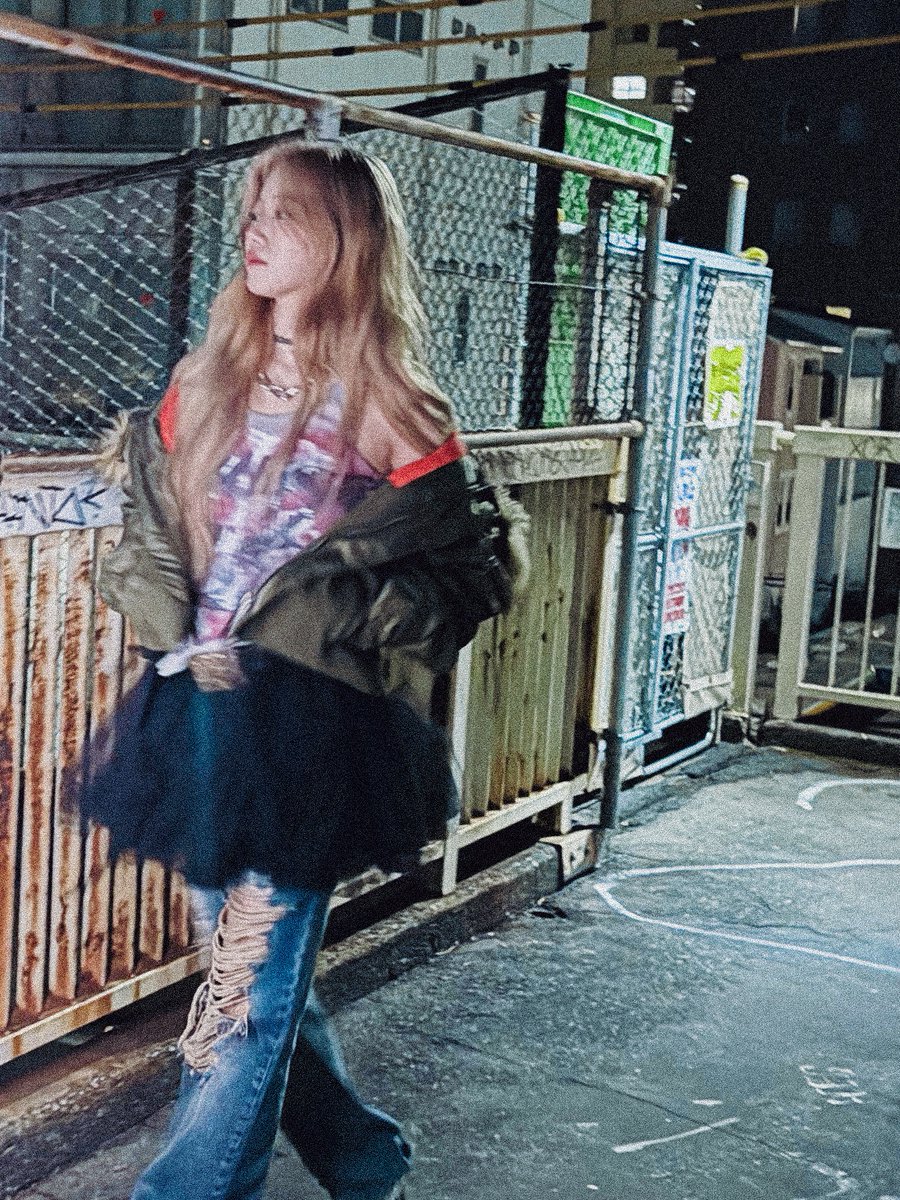 LE SSERAFIM JP 4th SG 'DIFFERENT'
CONCEPT BEHIND PHOTO📸
#KAZUHA🌃#카즈하

#LE_SSERAFIM #르세라핌
#LE_SSERAFIM_DIFFERENT