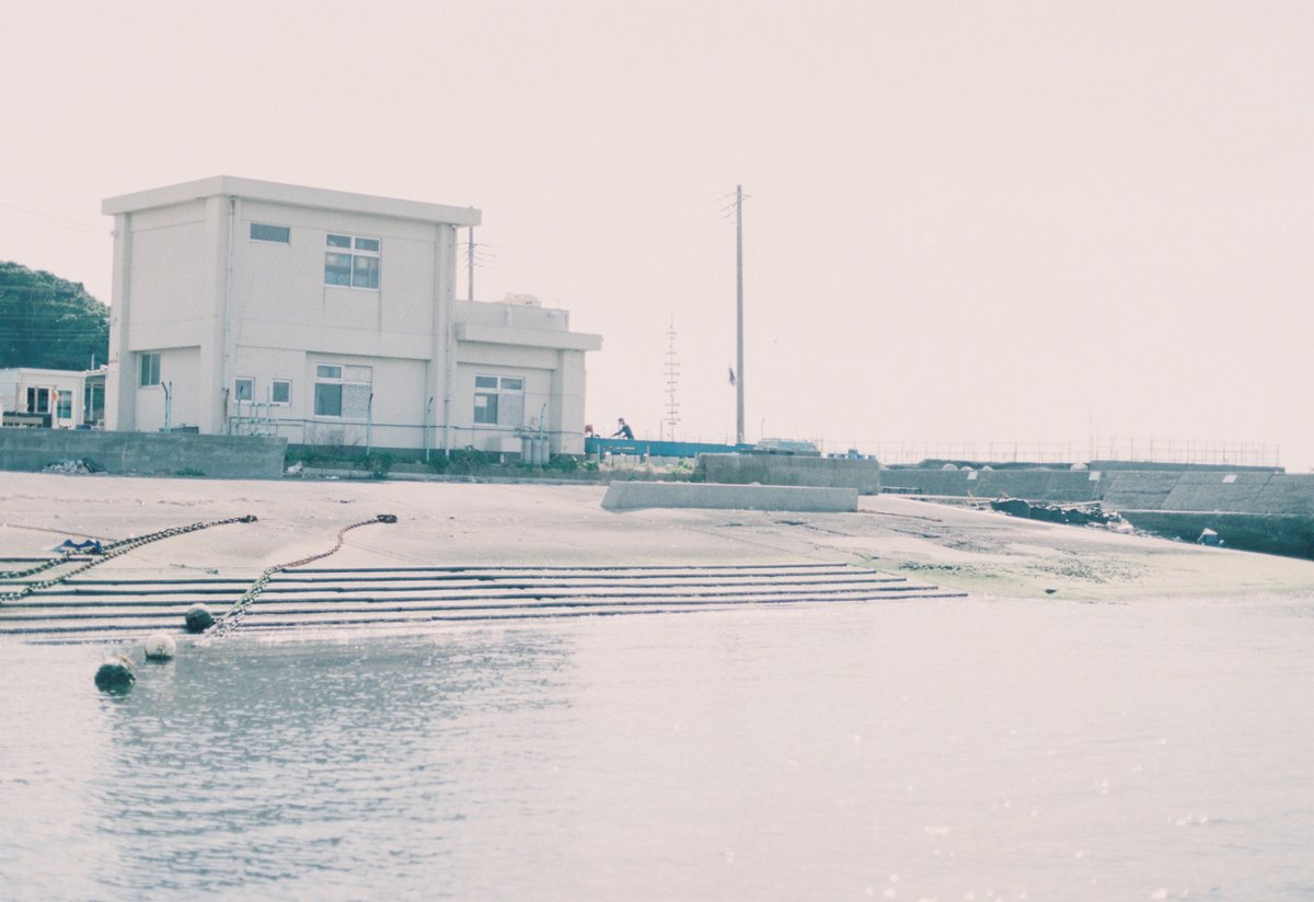 【新着記事】

Rinco Koyamaさんが #フィルムカメラ で写した情景。
新連載『ふぃるむかめら・のすたるじぃ』。
今月の記事を公開しました。

Nikon F2、Leica IIIf、NATURA CLASSICA、Konica C35。
さまざまなカメラで捉えた春の #三浦半島 の郷愁誘う風景、ぜひご覧ください。