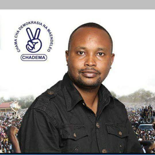 👉Huyu jamaa anaweza kuwa ndiye Katibu Mkuu wa kwanza Tanzania mwenye umri mdogo na ambaye hajawahi kuyumbishwa na sarakasi za ndani ya Chama chake. Anaamini katika chama na si katika mtu.
👉Aliondoka slaa, Mashinji yeye yupo tu, wameondoka G55 yeye yupo tu, apewe maua yake