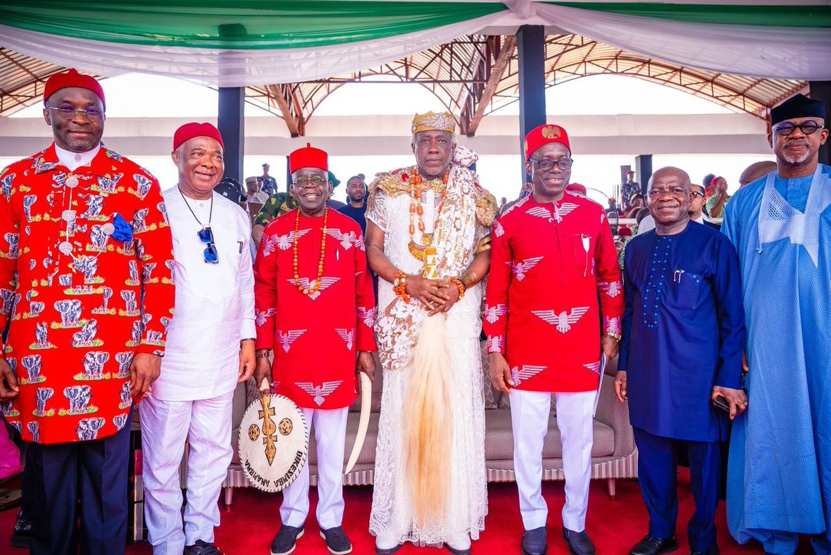 HighChiefOkoro's tweet photo. Why is every close ally of Peter Obi leaving him to support Tinubu?

When he was Governor he had Commissioners, Board members and other appointed officials,where are they today?

Those in his campaign in 2023 have all left him.

Alex Otti is the latest.

Is Peter Obi the problem? https://t.co/xUmU1I3feZ