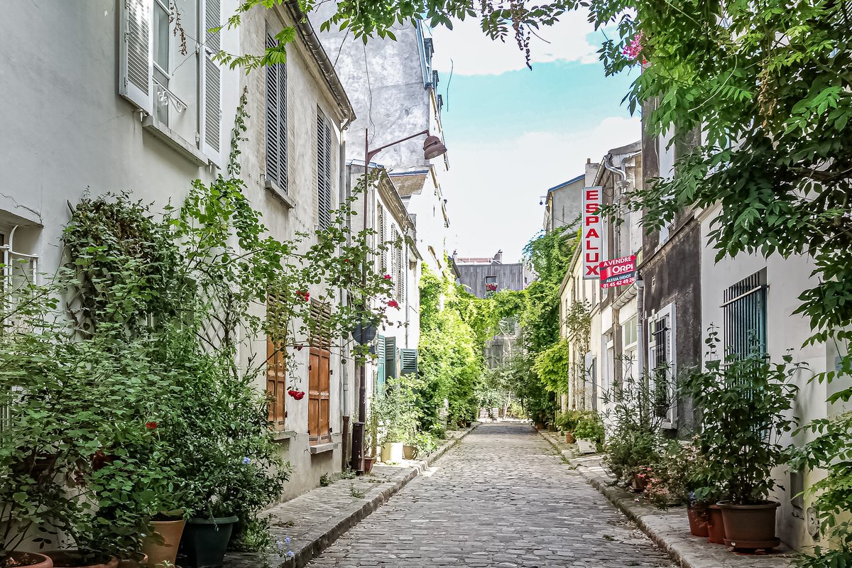 un_parisien12's tweet photo. "10 rues parisiennes dont l'atmosphère villageoise est à découvrir au rythme de la flânerie"
Par @parisladouce :
https://t.co/rZd6i2kloA https://t.co/VRY8065ADT