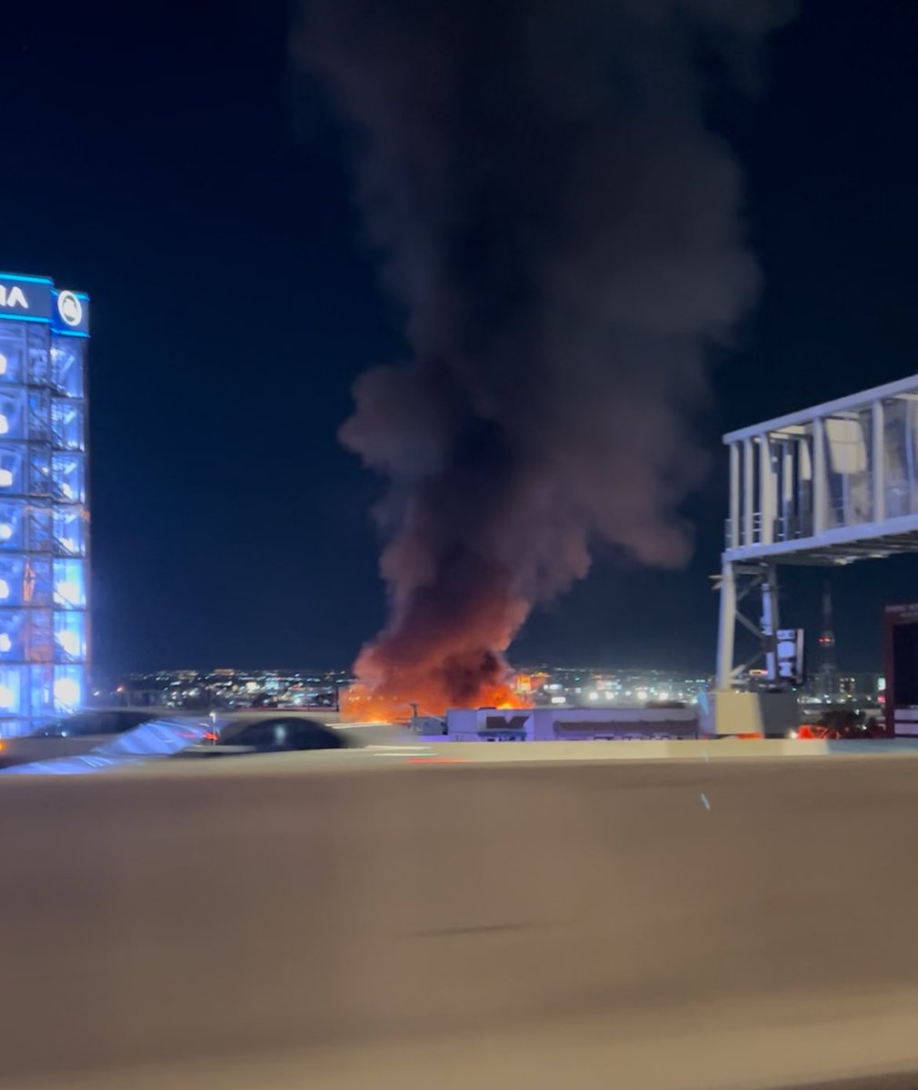 <a href="/LasVegasLocally/">Las Vegas Locally 🌴</a>