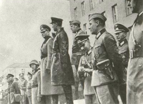 Remember how the #WWII started: Communist Moscow and Nazi Berlin signed #Ribbentrop #Molotov Pact and divided Eastern Europe. See the photo of joint military parade in #Brest after Poland was divided. 
Do the foreign leaders coming to #Moscow parade 2025 remember it?