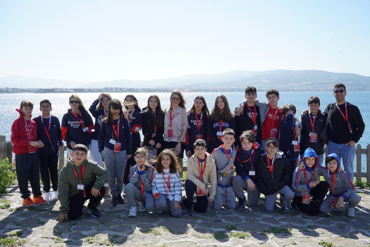 Destan’ın 110. yılı anısına, Gazi Mustafa Kemal Atatürk ve aziz şehitlerimizi anmak için öğrencilerimiz ve öğretmenlerimiz ile birlikte Çanakkale’deydik! 🇹🇷

#BahçeşehirKoleji