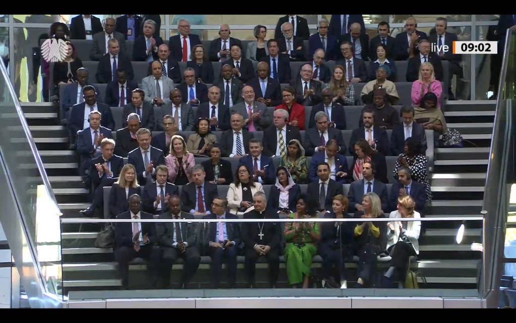audunnatla's tweet photo. Dreimal in dieser Woche in Bundestag zusammen mit diplomatischen Kollegen in Berlin - erst zur Wahl des Bundeskanzlers am Dienstag und dann gestern zur Gedenkveranstaltung zum 80. Jahrestag der Ende des zweiten Weltkrieges - Demokratie in Aktion https://t.co/mtwrSHOLoc
