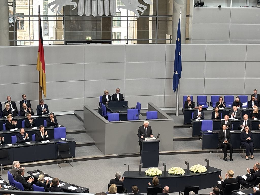 audunnatla's tweet photo. Dreimal in dieser Woche in Bundestag zusammen mit diplomatischen Kollegen in Berlin - erst zur Wahl des Bundeskanzlers am Dienstag und dann gestern zur Gedenkveranstaltung zum 80. Jahrestag der Ende des zweiten Weltkrieges - Demokratie in Aktion https://t.co/mtwrSHOLoc