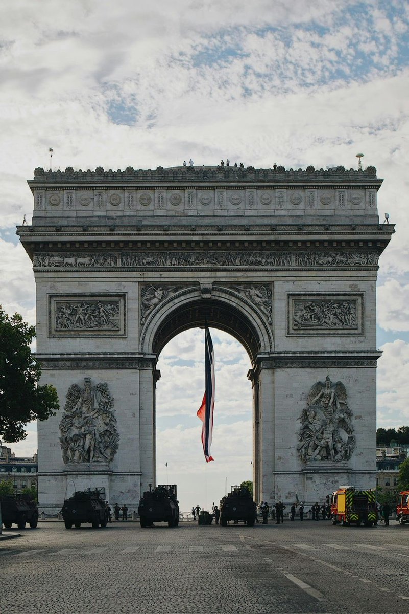 Embajada de República Dominicana en Francia (@rdenfrancia) on Twitter photo L'Ambassadeur David Puig a assisté à la cérémonie de commémoration du 8 mai, à l'occasion du 80ème anniversaire de la fin de la seconde guerre mondiale et de la victoire des alliés. <a href="/MIREXRD/">Cancillería de República Dominicana</a> <a href="/FranciaRepDom/">Francia en RD</a> L'Ambassadeur David Puig a assisté à la cérémonie de commémoration du 8 mai, à l'occasion du 80ème anniversaire de la fin de la seconde guerre mondiale et de la victoire des alliés. <a href="/MIREXRD/">Cancillería de República Dominicana</a> <a href="/FranciaRepDom/">Francia en RD</a>