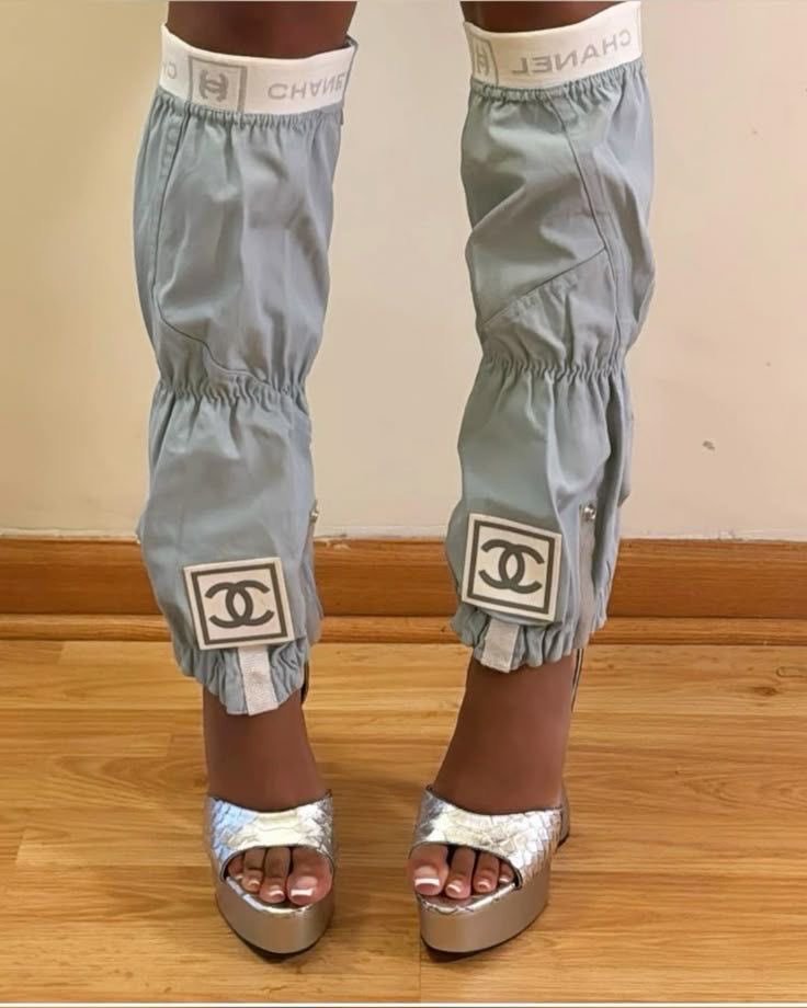 CUSTOMMARGIELA's tweet photo. chanel leg warmers (fall 2000) https://t.co/KzBNUpgn33
