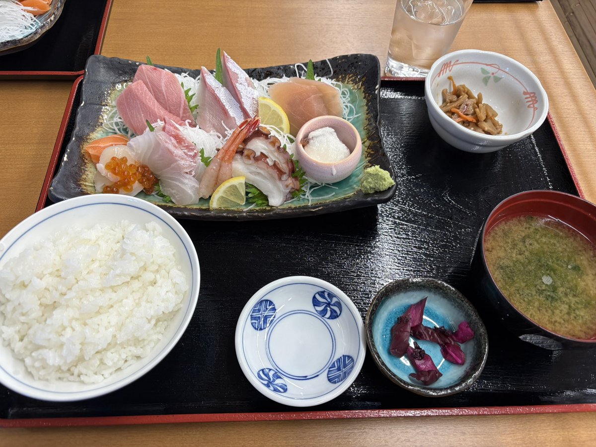 anonimo_music_'s tweet photo. 海辺の海鮮が美味い https://t.co/LGtLO9fedH