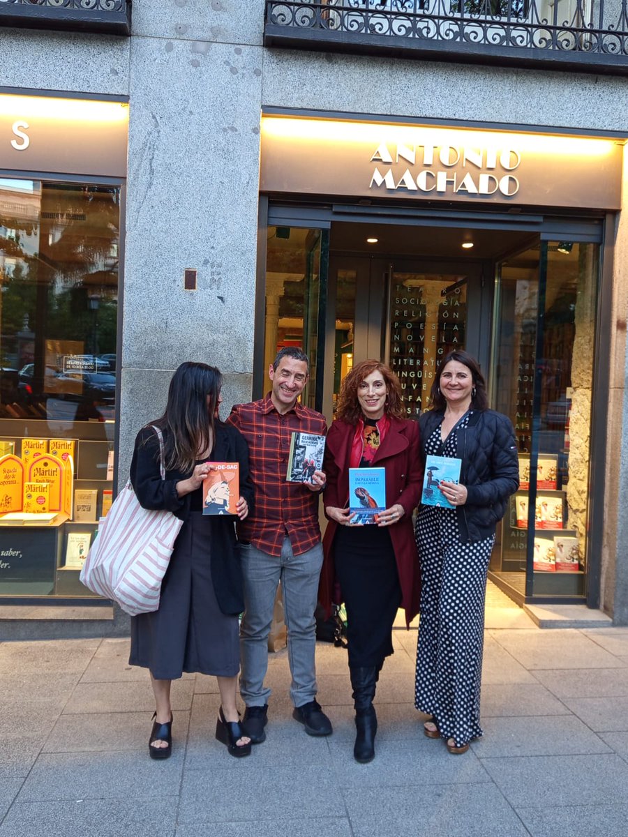 Este martes la editorial Alberdania nos ha reunido bajo el paraguas de Nuevas Voces de la Narrativa Vasca en la Librería Antonio Machado de Madrid. Y en mi caso, se vendió hasta el último ejemplar que estaba en el escaparate. Gracias