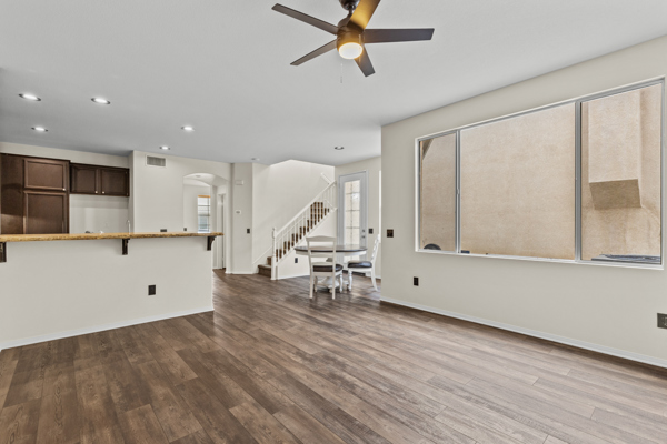 albertmoya_'s tweet photo. 🏡 Open House en Simi Valley

📍 2535 Canterbury Ln

🛏 4 camas | 🛁 2.5 baños | 📐 2,052 sqft

¿Buscas espacio, estilo y ubicación perfecta? Esta casa tiene TODO: cocina moderna, oficina acústica, patio ideal para BBQs y una suite principal de ensueño.

📆 Mañana — 1-5pm https://t.co/8WzJw3BUr0