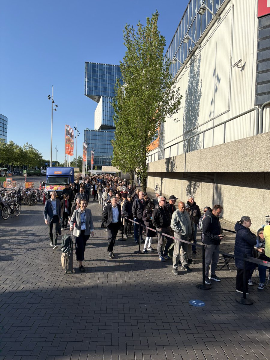 Lots of enthusiasm for liver health in Amsterdam. This was the queue at 8am for a Fibroscan at <a href="/EASLnews/">EASLnews</a> <a href="/EASLedu/">EASL Education</a>.