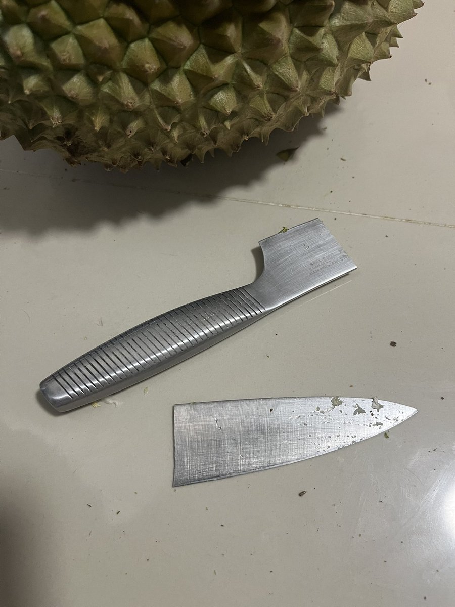 ปอกทุเรียนกินเองวัย 22