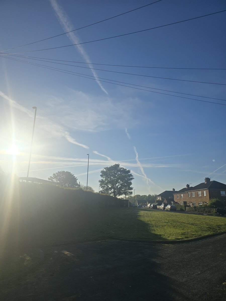 Binaryninja79's tweet image. Dear @GOVUK @Conservatives @UKLabour @reformparty_uk @UKGreenParty @UK_CAA this is not not normal! This is disgusting, we the people of the United Kingdom do not want this, we never asked for this, Stop it now! #chemtrails #stopsprayingthesky #GeoEngineering #crime