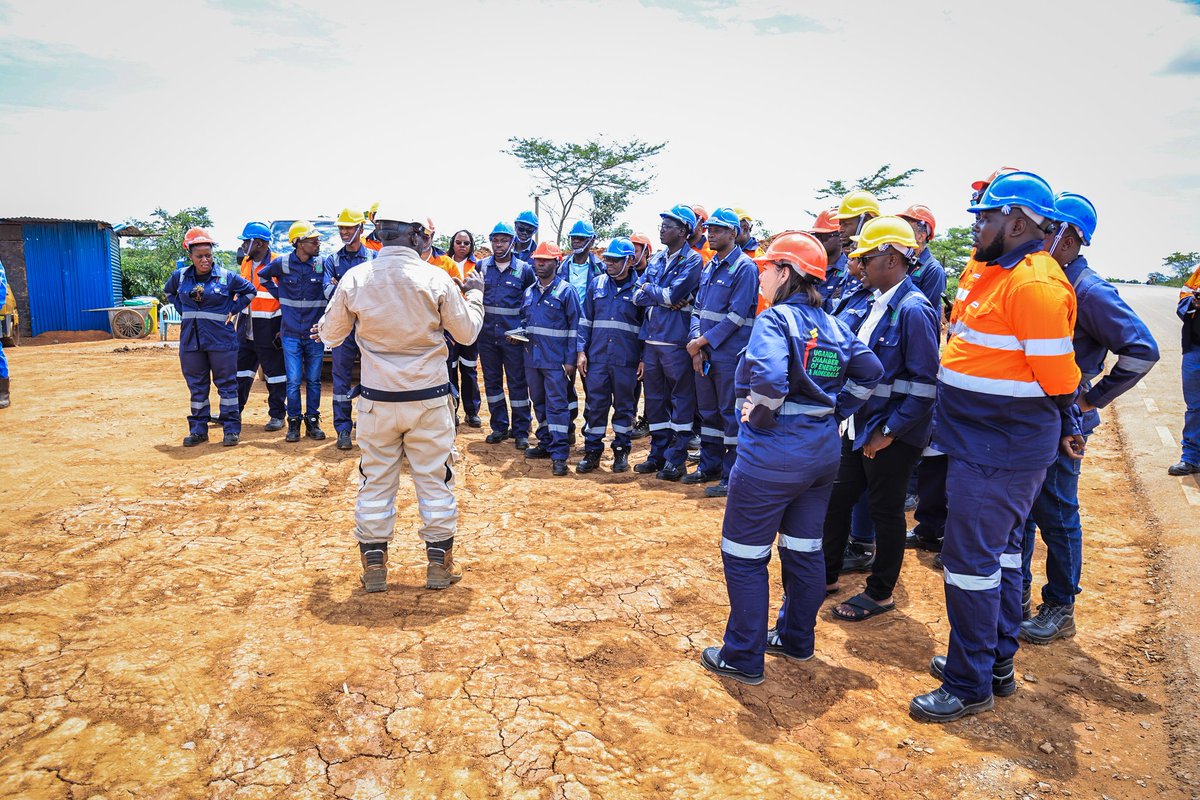 UgandaChamber's tweet photo. Hydrostatic pressure testing underway on the KFDA feeder pipeline at the Hohwa road crossing.
#EnergyExcursion #EnergyForGrowth #SustainableDevelopment
@PAU_Uganda @CNOOCUgandaLtd @EACOP_ @UNOC_UG @TotalEnergiesUG @MEMD_Uganda @NREP_Uganda https://t.co/Maj1sEG12E