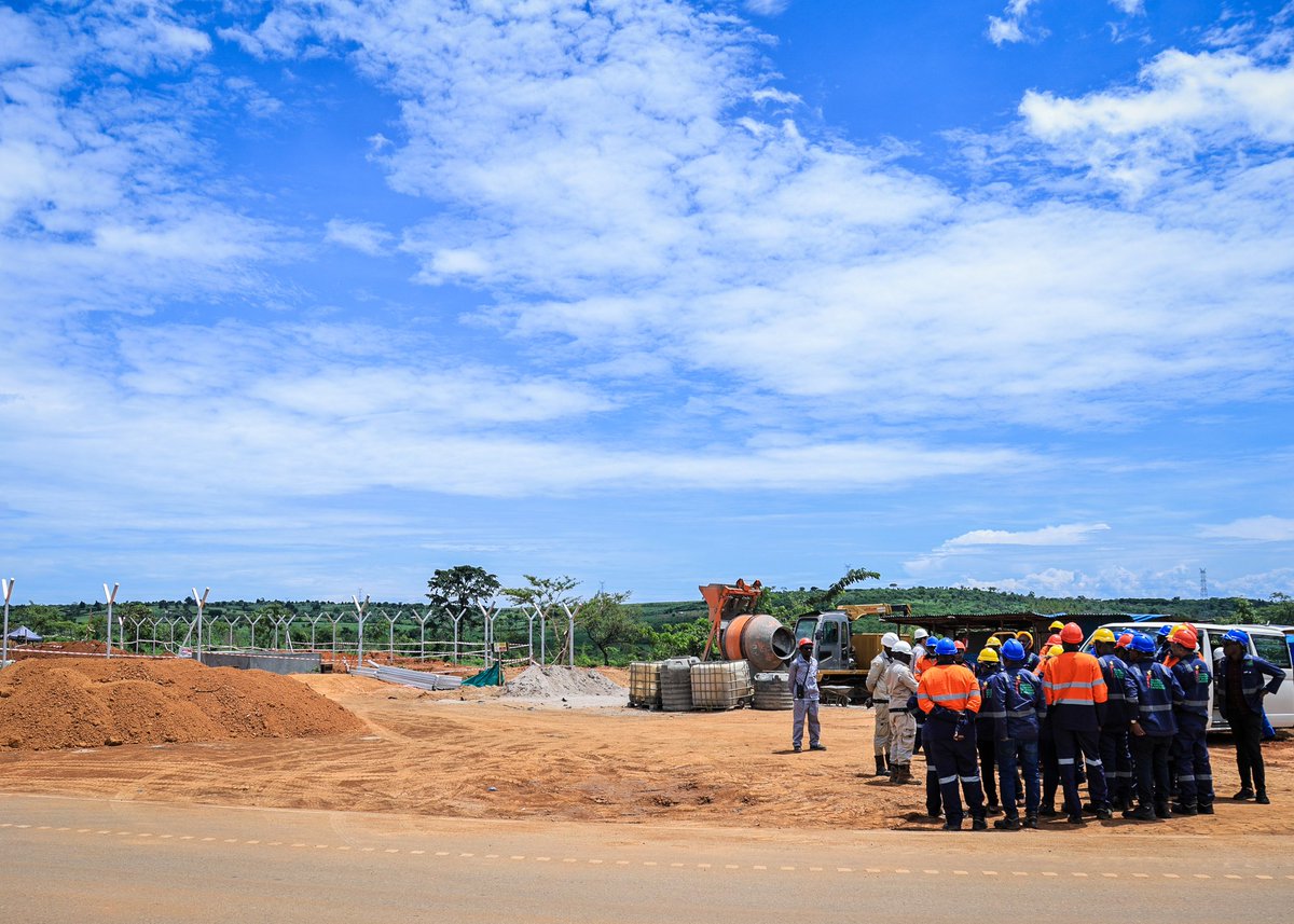 UgandaChamber's tweet photo. Hydrostatic pressure testing underway on the KFDA feeder pipeline at the Hohwa road crossing.
#EnergyExcursion #EnergyForGrowth #SustainableDevelopment
@PAU_Uganda @CNOOCUgandaLtd @EACOP_ @UNOC_UG @TotalEnergiesUG @MEMD_Uganda @NREP_Uganda https://t.co/Maj1sEG12E