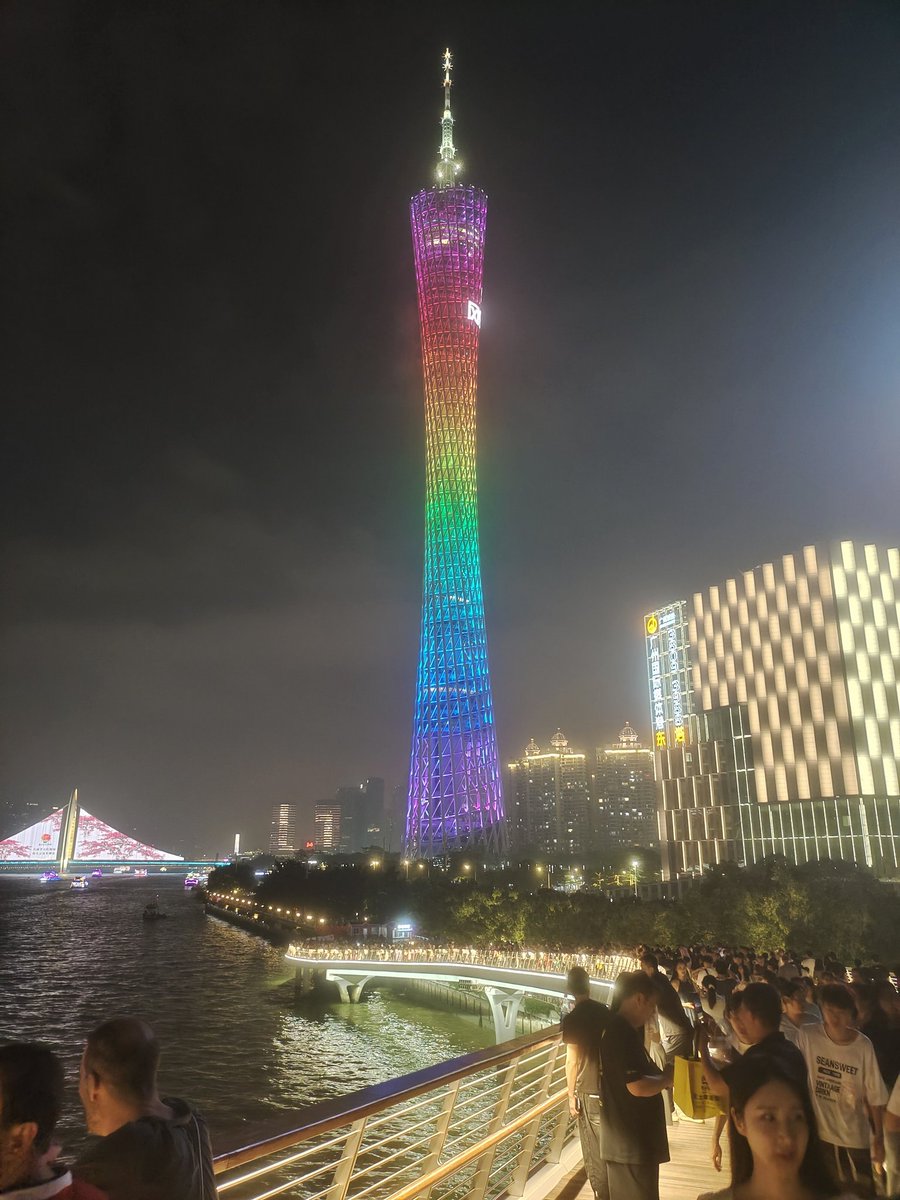 chenyuk06098524's tweet photo. 五一没出去玩，就要被抓去招待客人了 https://t.co/hnjM4bfaJ9