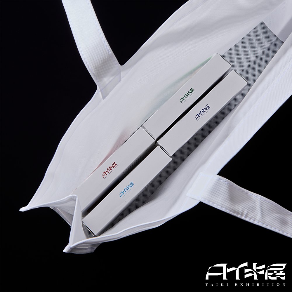 ┈┈┈┈┈┈┈┈┈
　巡回展新グッズ
┈┈┈┈┈┈┈┈┈
公式オンラインショップにて販売中！

『タイキ展ロゴトートバッグ 』
展示会ロゴがデザインされた、たっぷり入る大きめトートバッグです。

▼購入はこちらから
sss-by-applibot.booth.pm/item_lists/n6R…

#タイキ展 #taiki_exhibition