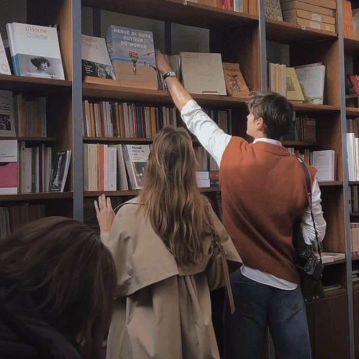 softparisian's tweet photo. bookshop date https://t.co/NUY7f2SL4L