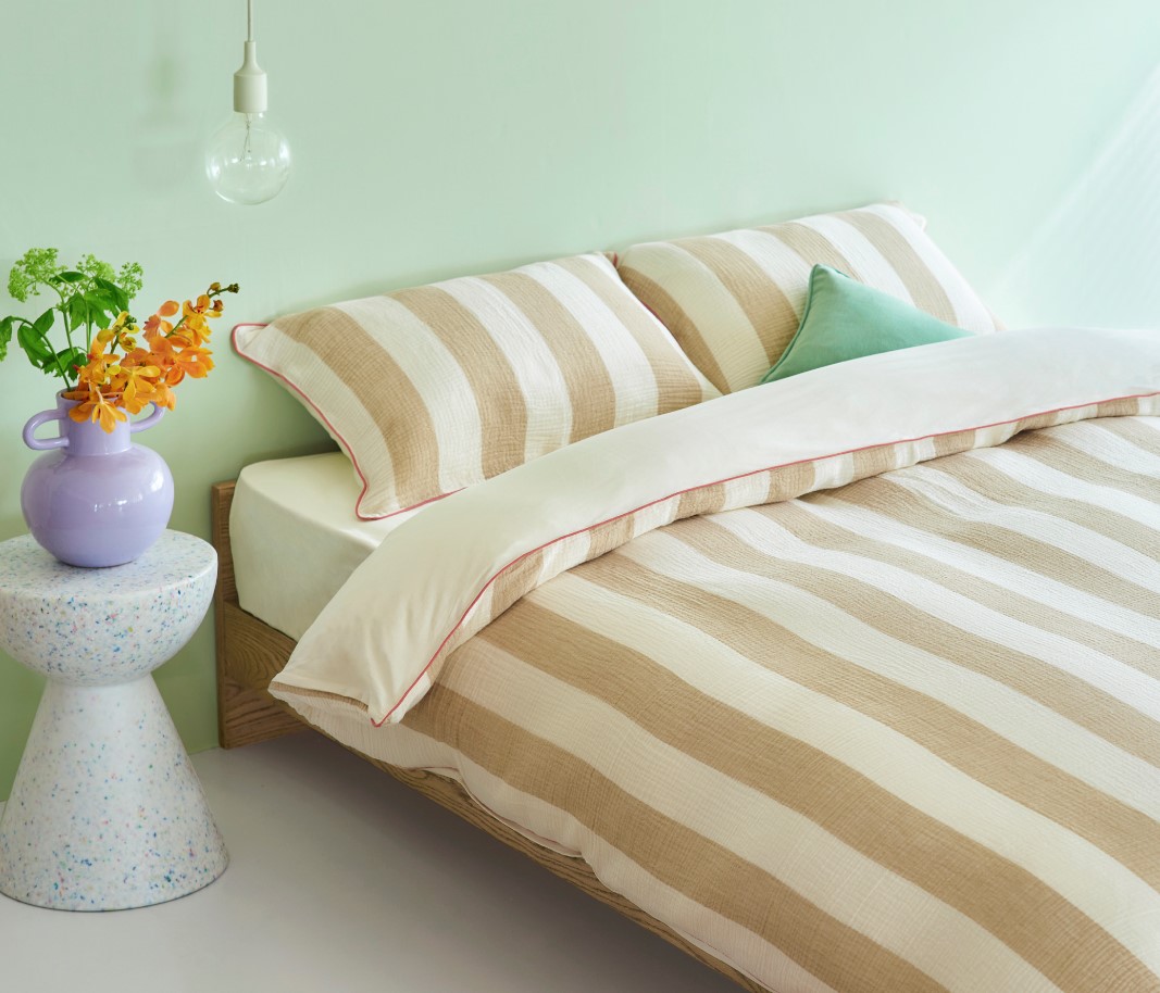 接触冷感素材が涼しい、ストライプ柄のベッドリネン。 HALEA(ハレア)は