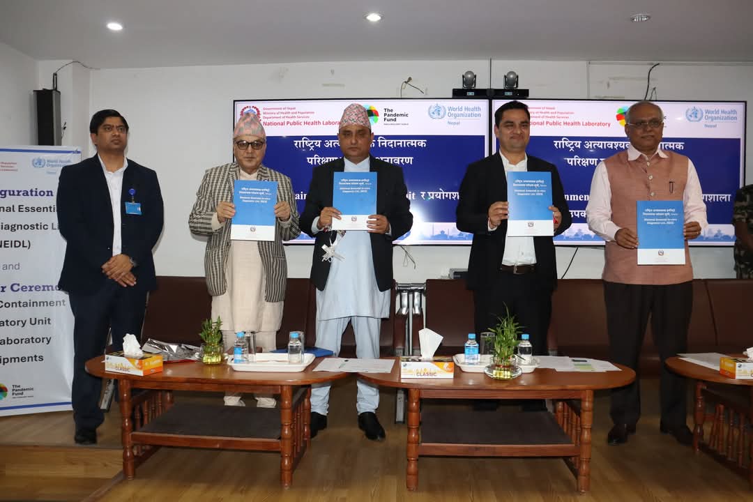 nphlnepal's tweet photo. माननीय मन्त्रि ज्यु, श्रीमान सचिप ज्यु र श्रीमान महानिर्देशक ज्यु को समूपस्थितिमा माननीय मन्त्रीज्युबाट मिति २०८२/०१/२५ गते यस 
प्रयोगशालामा NEIDL को सार्बजनिकरण तथा High Containment Laboratory Unit को उद्घाटन समारोह सम्पन्न भयो । सोहि कार्यक्रममा Pandemic Fund अन्तर्गत प्राप्त Equipment हरु पनि NPHL लाई हस्तान्तरण भयो।