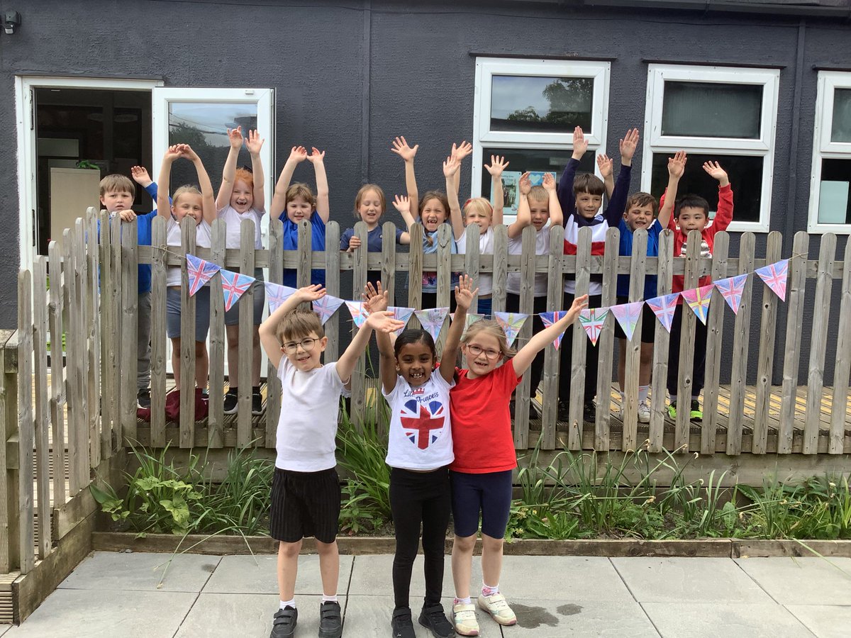 Fern Hunt (@fhuntstannes) on Twitter photo Year 2 celebrated the 80th anniversary of VE Day in their red, white and blue yesterday and decorated bunting to mark the occasion. We talked about what the ending of the war would have meant for people 80 years ago and the importance of remembering. <a href="/StAnnes_EHS/">Emma Hardy Smith @ St.Anne’s</a> Year 2 celebrated the 80th anniversary of VE Day in their red, white and blue yesterday and decorated bunting to mark the occasion. We talked about what the ending of the war would have meant for people 80 years ago and the importance of remembering. <a href="/StAnnes_EHS/">Emma Hardy Smith @ St.Anne’s</a>
