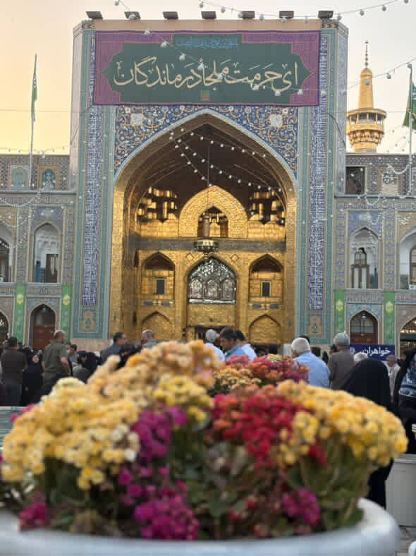 ای نفسِ زمینِ مشهد،هر دعایی که به تو رسید، بی‌پاسخ نماند.#ایران_امام_رضا 
#پناه_هشتم
