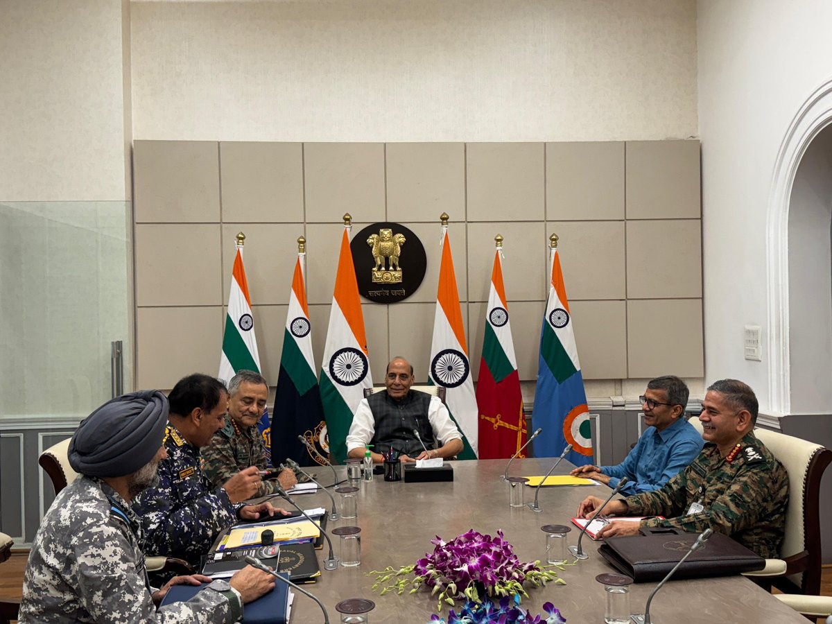 Defence minister Rajnath Singh met all three chiefs 

Something big is cooking 🔥 

#OperationSindoor #IndiaPakistanWar #IndianNavyAction #IndianArmedForces