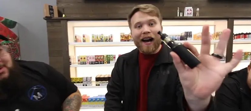 Ggs734's tweet photo. @BarfMcGoogin @american_wx_ Bro can you ask Ryan which vape I should get for the best clouds 😂🫵 https://t.co/lwMSWwqaWi