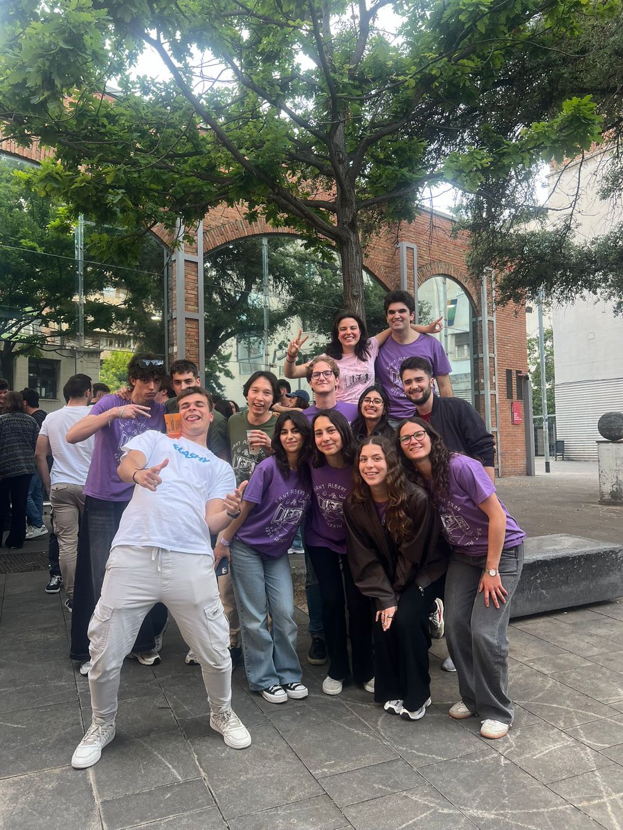 sofixprefix's tweet image. què xulo que va ser el nostre festival, no ho superaré mai💜