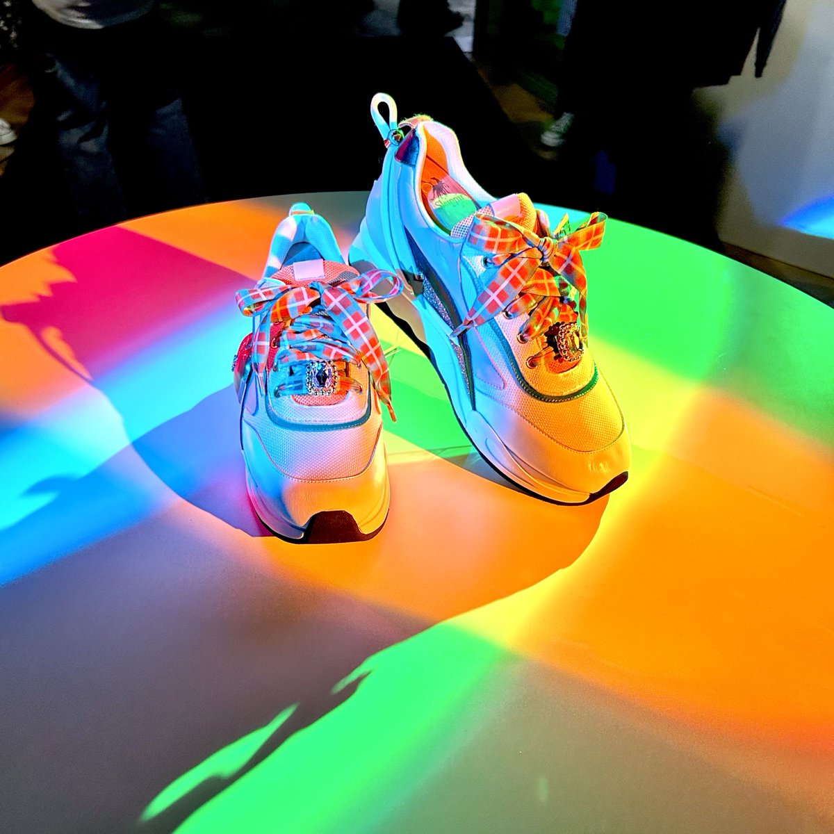 あけもり tweet media