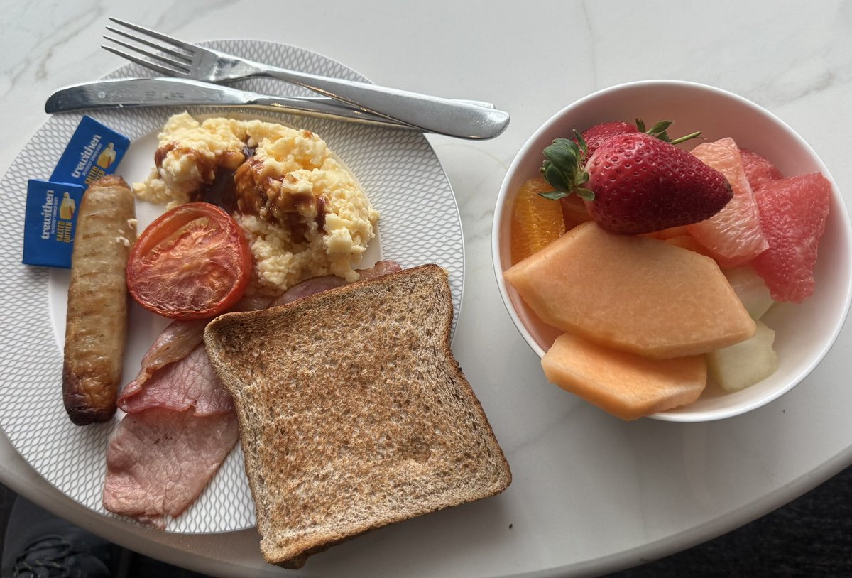Merrang3's tweet image. 重い朝食だ
#BA
#FirstClassLounge
#LHR