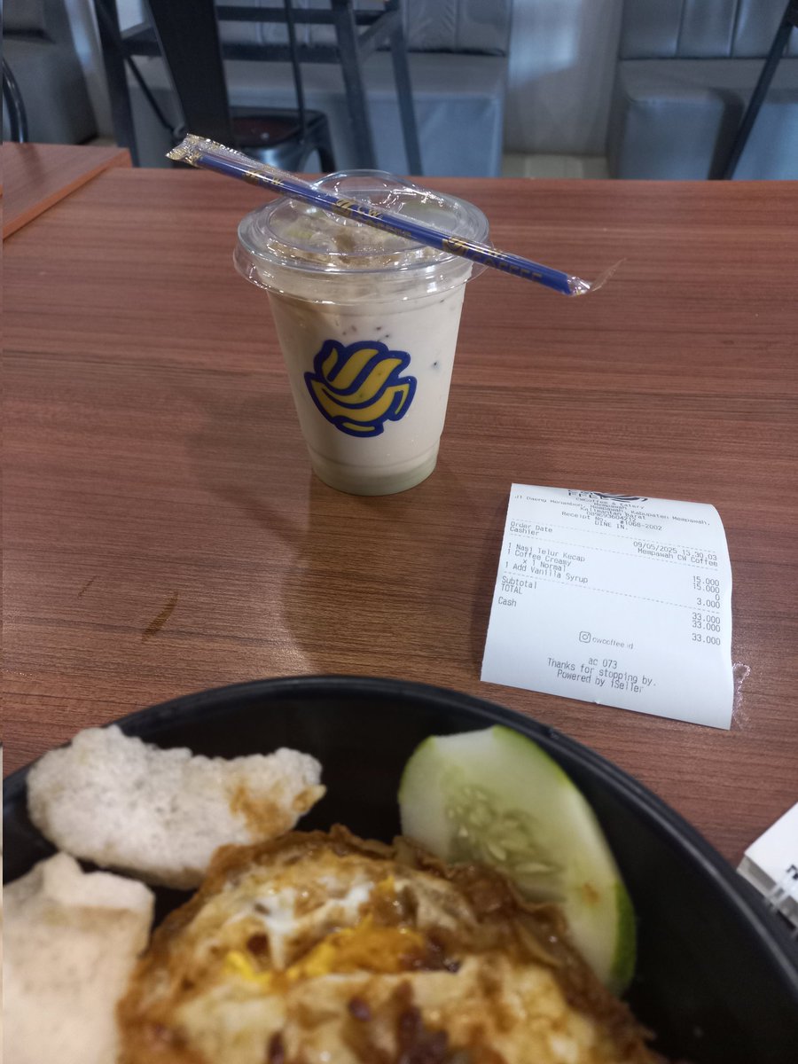 Tadi nya udah gak mau minum kopi, tapi siapa lagi yang bikin jantungku berdebar kalo bukan caffein 😆