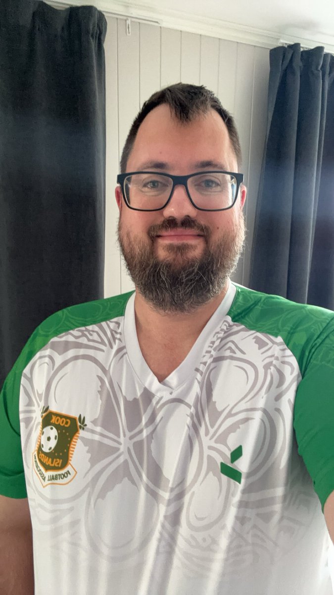 Today is "Football shirt Friday" (#fotballtrøyefredag) here in Norway, helping to raise fund to fight cancer among children. Of course Football in Oceania HQ joins in supporting #barnekreftforeningen, and the shirt chosen this year is the beautiful Cooks shirt made by KPI