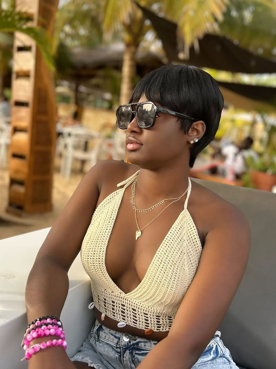 Gazerr67's tweet photo. Melanin beauty 😉 https://t.co/b1lnenhCdT