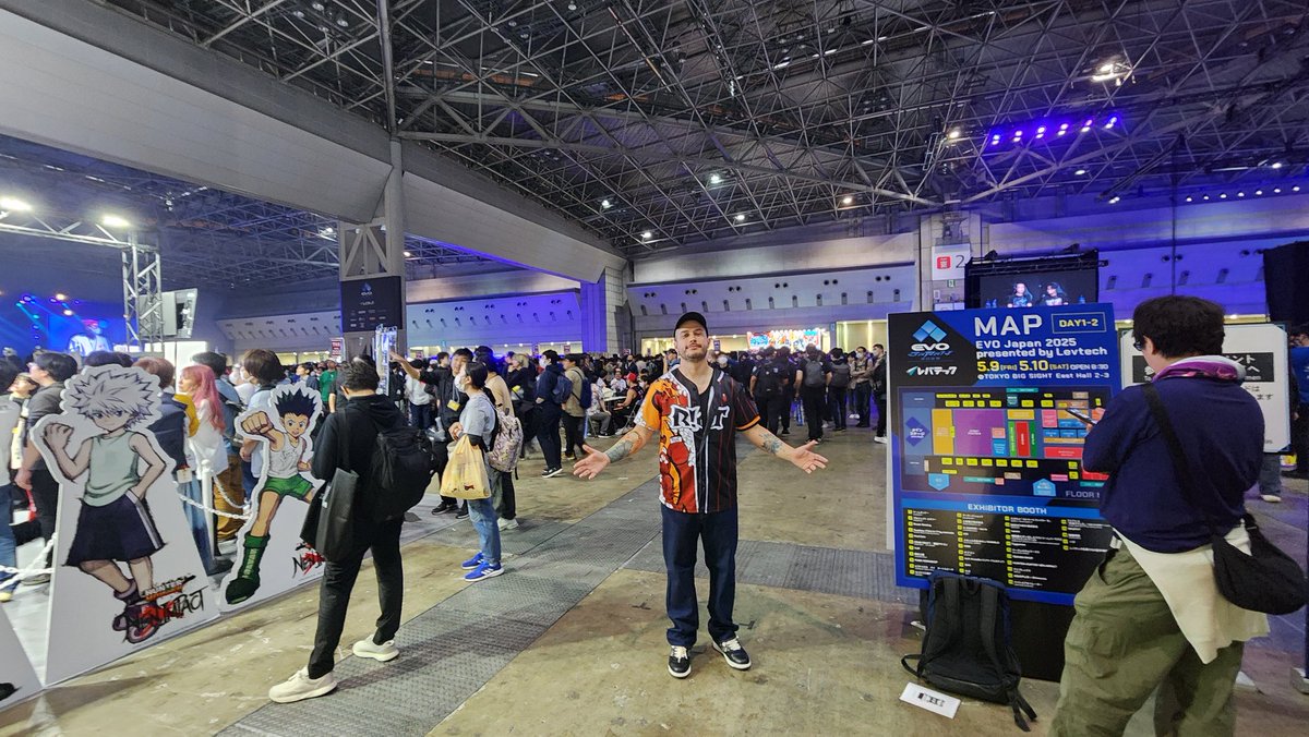 Day 1 of EVO Japan done. Made it through to the second round! The venue is so hot, so I lost about 5kg playing today as well. Win win.

10 am start tomorrow for round 2. Excited for the upcoming matches (blank emotion on face relevant)