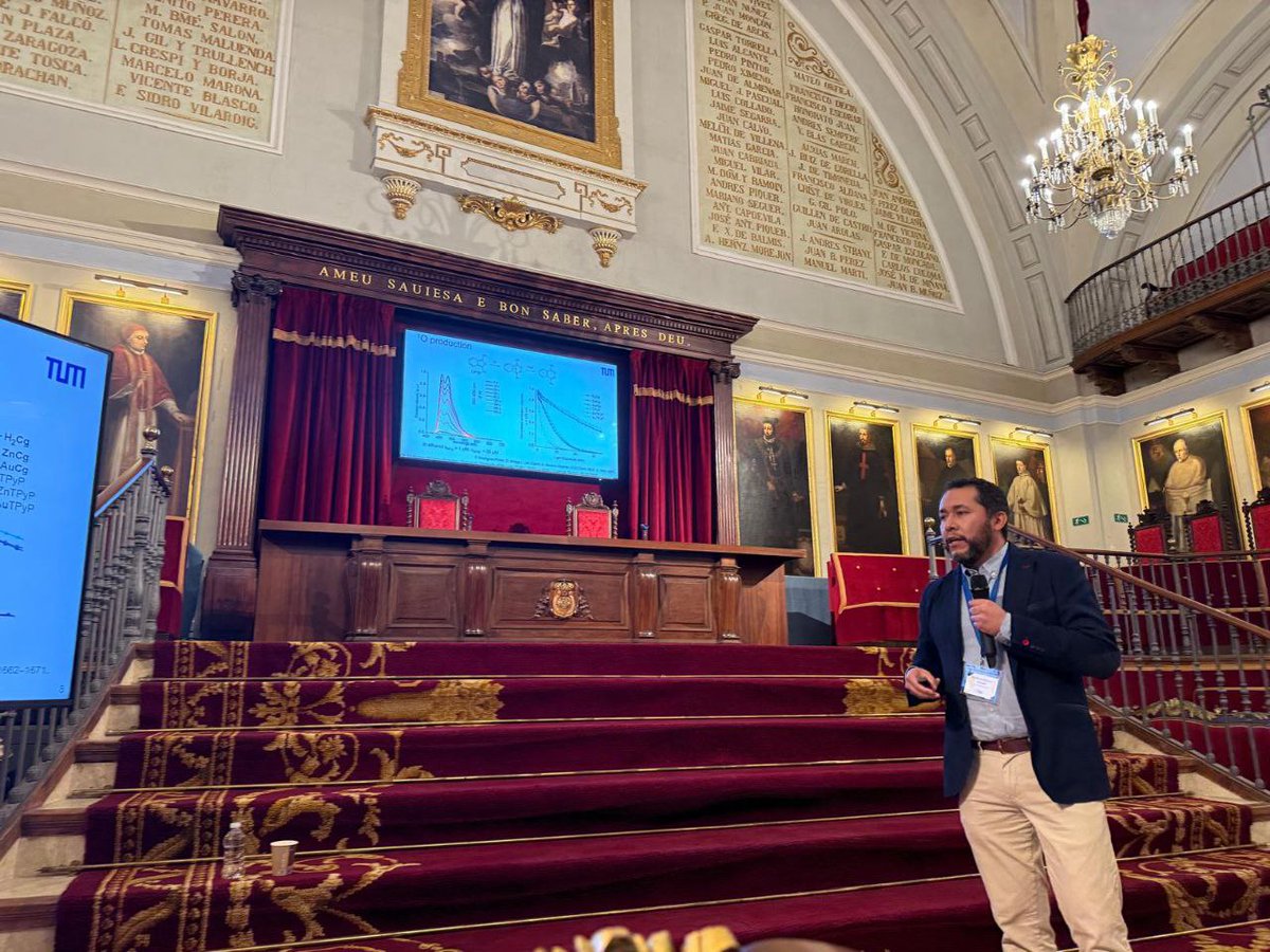 CEL_group's tweet photo. Jana Glatz from @CEL_group @ICMol_UV, Guillermo Moreno (@GMAlcantar) from @TU_Muenchen, and Mary Cano-Sarabia (@cano_sarabia) from @icn2nano speak about the use of different porous materials for biocompatible catalysis, G4 stabilization, and drug delivery #BBPore2025 https://t.co/JwCRipXZgt