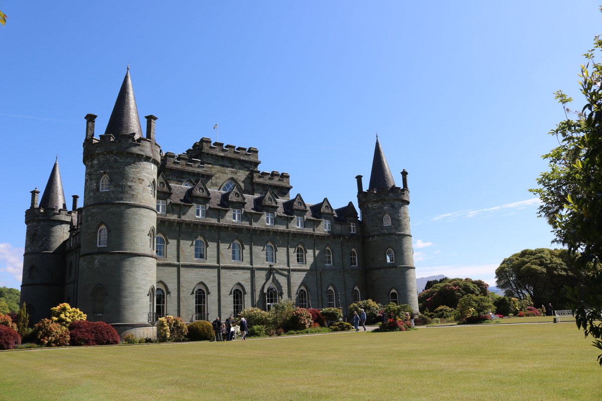 Maureen82665415's tweet photo. Morning all 👋🏻Inveraray Castle yesterday.  Have  a  lovely weekend 💙💙🏴󠁧󠁢󠁳󠁣󠁴󠁿 #scotlandscastles #castle #visitscotland https://t.co/eXoxjAJpxB