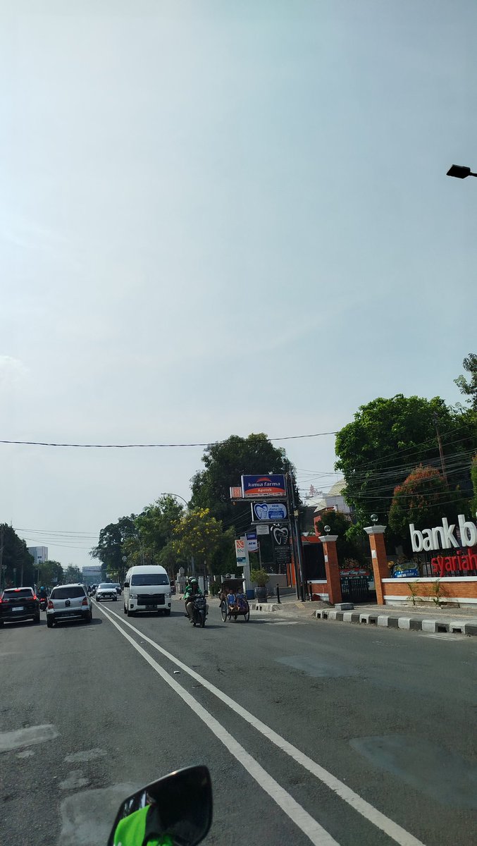 satriaez_'s tweet photo. panas bgt asue https://t.co/9v3omEfXyY
