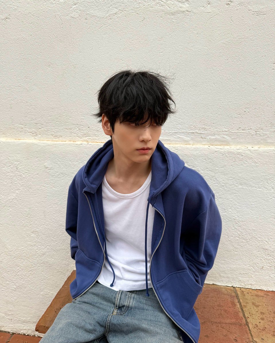250509 투모로우바이투게더 인스타그램 #수빈
🐰💙