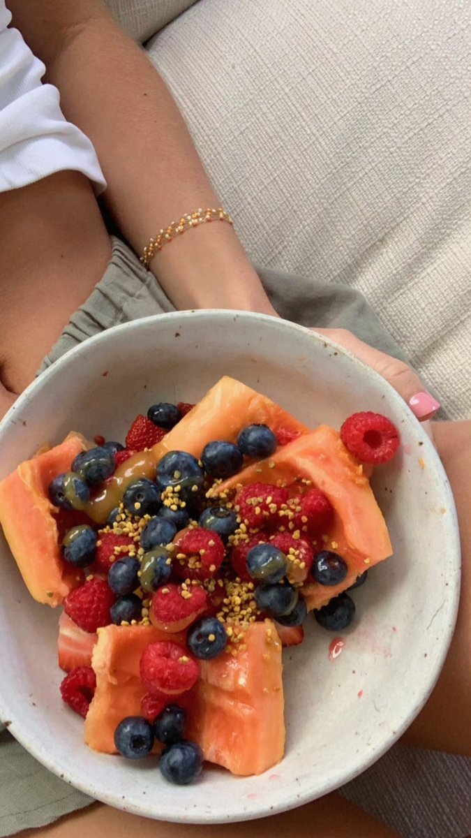 Diorgirlx's tweet photo. eat like you care about yourself https://t.co/BFwYnHSlvU