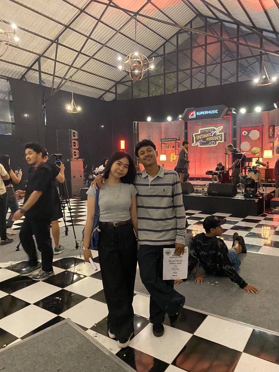meibiulku's tweet image. seru juga konser akustik gini🫵🏻#supermusic