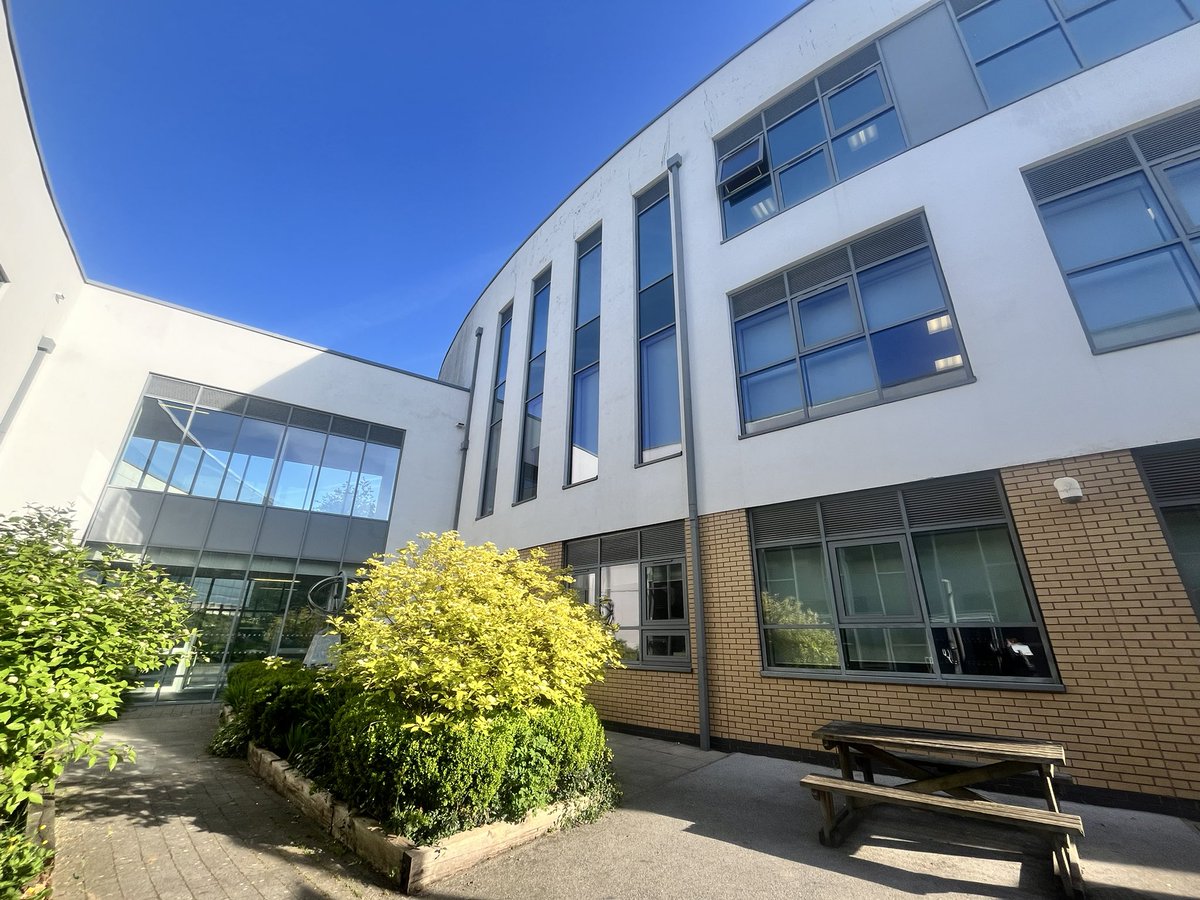 Beautiful blue sky brightening the end of the week in ST6 this morning! 🌞