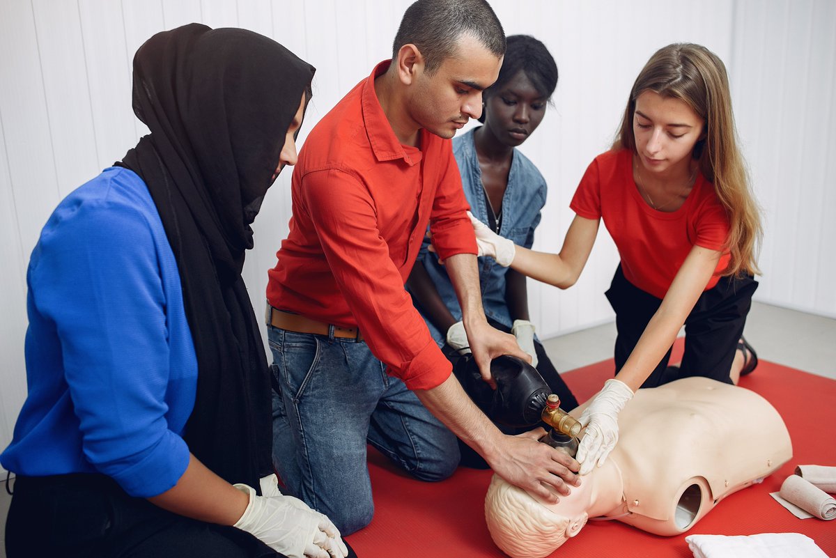 Deran51166767's tweet image. In emergencies, knowing what to do matters. The Red Cross provides training to help you assist others. This focus on preparedness is so important for community resilience. 
#RedCrossTraining #BePrepared