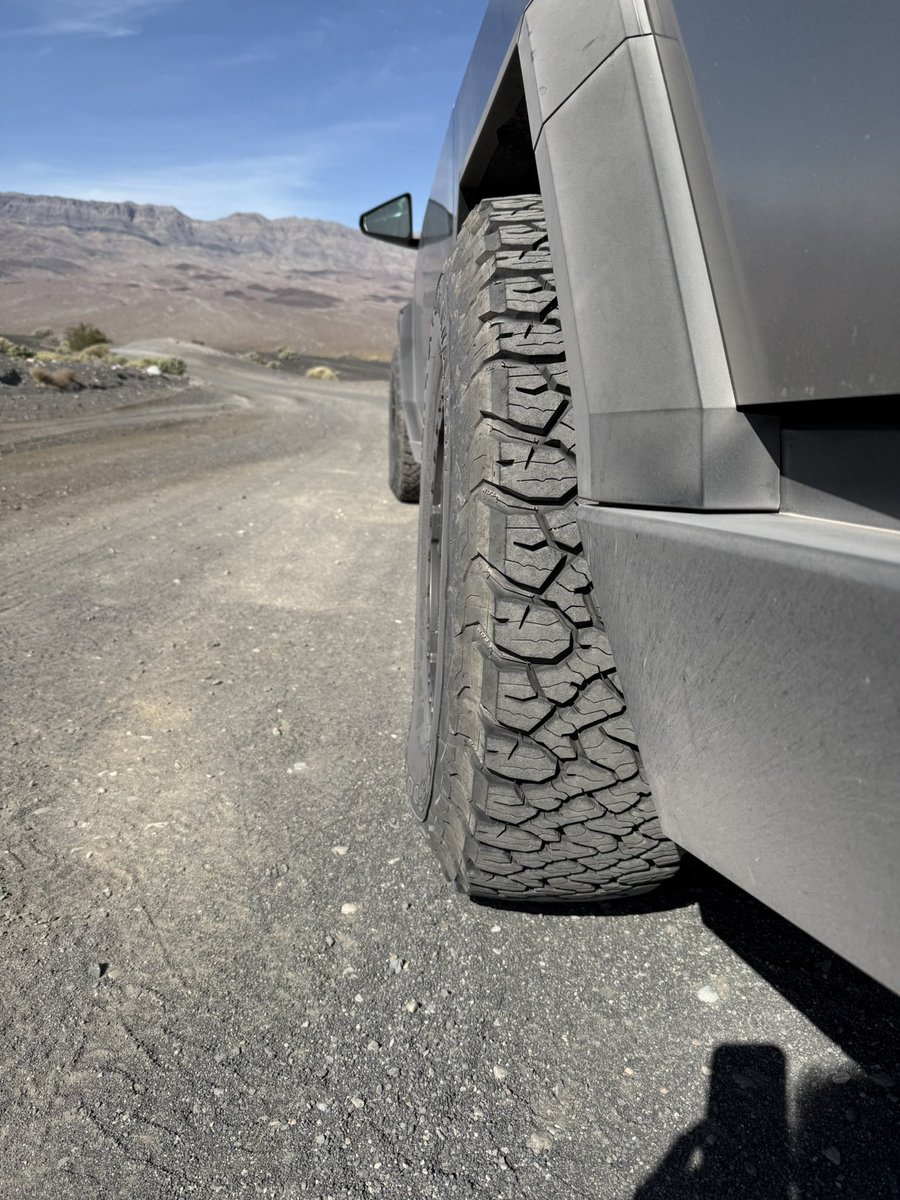 craigconsulting's tweet image. The @cybertruck is insanely capable off-road—stable, powerful, and a joy to drive. It handles great and is an awesome road trip rig too. But now that the range extender’s canceled, it really needs a 500-mile, 200kWh option to reach its full potential as the ultimate adventure +…